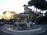 La fontana delle Rane, a piazza Mincio, disegnata da Gino Coppedè