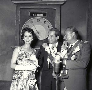 Perry Como tra Marisa Borroni e Mario Riva, "Il musichiere", 1958. Fonte: RAI
