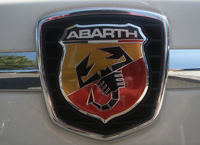 Abarth машина значок